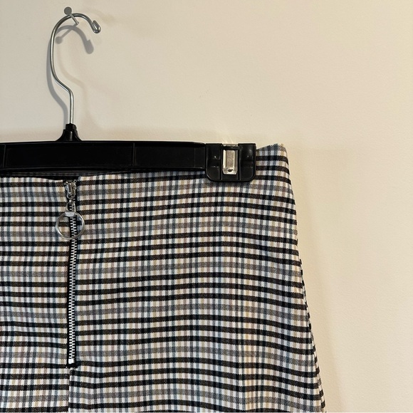 THT Fashion | women's plaid white short pencil skirt with zipper in front - Picture 3 of 6